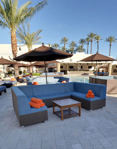 Daylight Beach Club Pool Side Couch Bottle